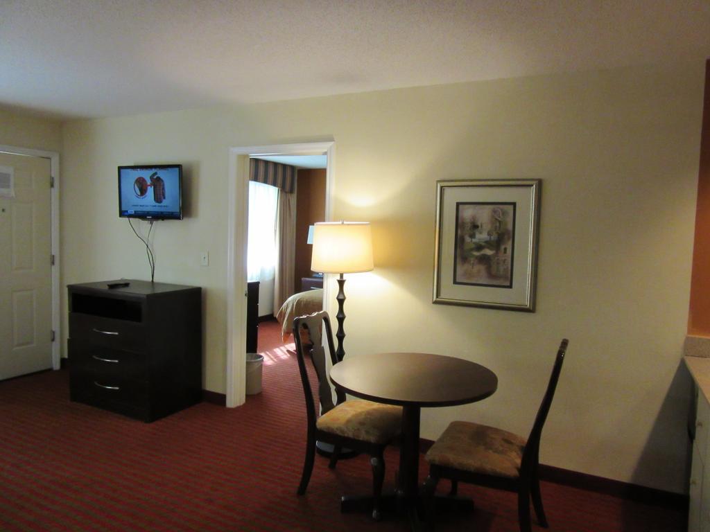 Clarion Suites 奧古斯塔 外观 照片